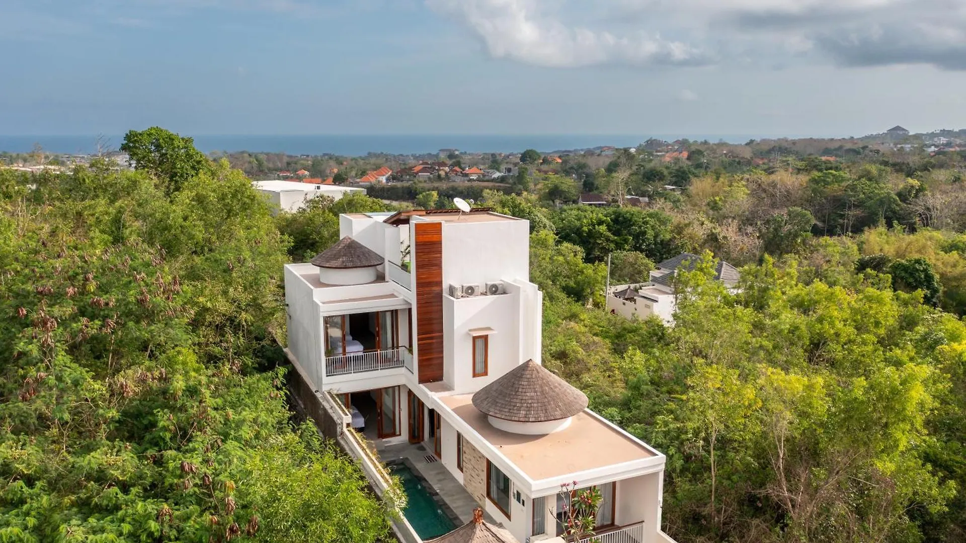 Uluwatu Villa Carina Bali - 4 Bedrooms With Ensuites, Rooftop Sunset Bar, Pool, Workstation, Quiet And Central Ungasan   Ungasan (Bali)