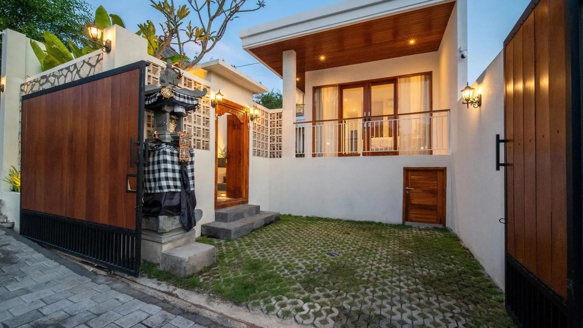 Uluwatu Villa Carina Bali - 4 Bedrooms With Ensuites, Rooftop Sunset Bar, Pool, Workstation, Quiet And Central Ungasan   Ungasan (Bali)