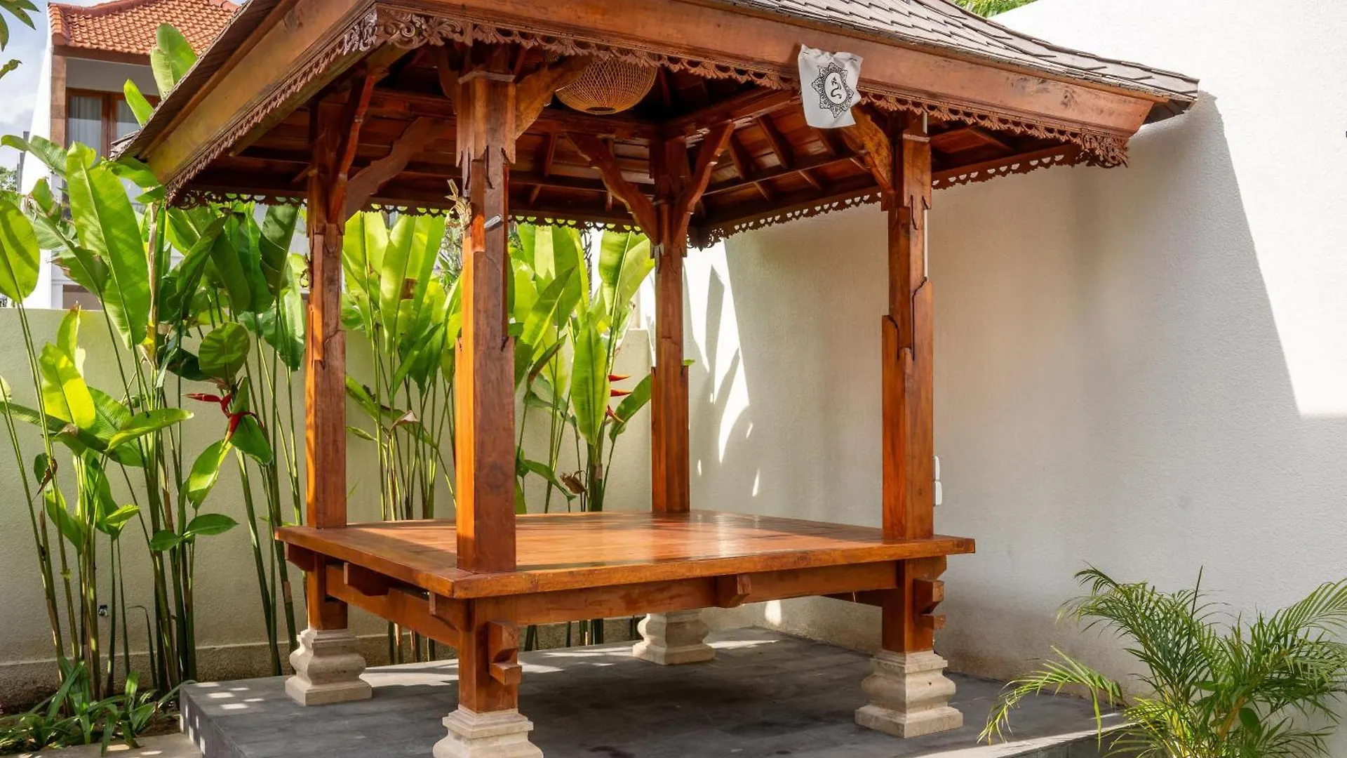 Uluwatu Villa Carina Bali - 4 Bedrooms With Ensuites, Rooftop Sunset Bar, Pool, Workstation, Quiet And Central Ungasan  Indonesia