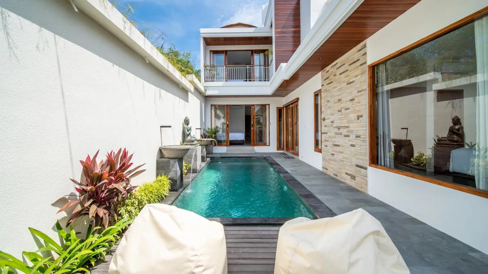 Uluwatu Villa Carina Bali - 4 Bedrooms With Ensuites, Rooftop Sunset Bar, Pool, Workstation, Quiet And Central Ungasan