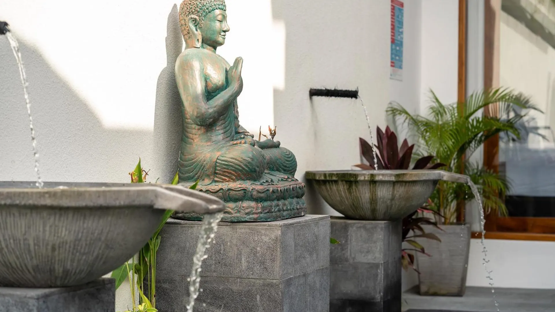 Uluwatu Villa Carina Bali - 4 Bedrooms With Ensuites, Rooftop Sunset Bar, Pool, Workstation, Quiet And Central Ungasan  Indonesia