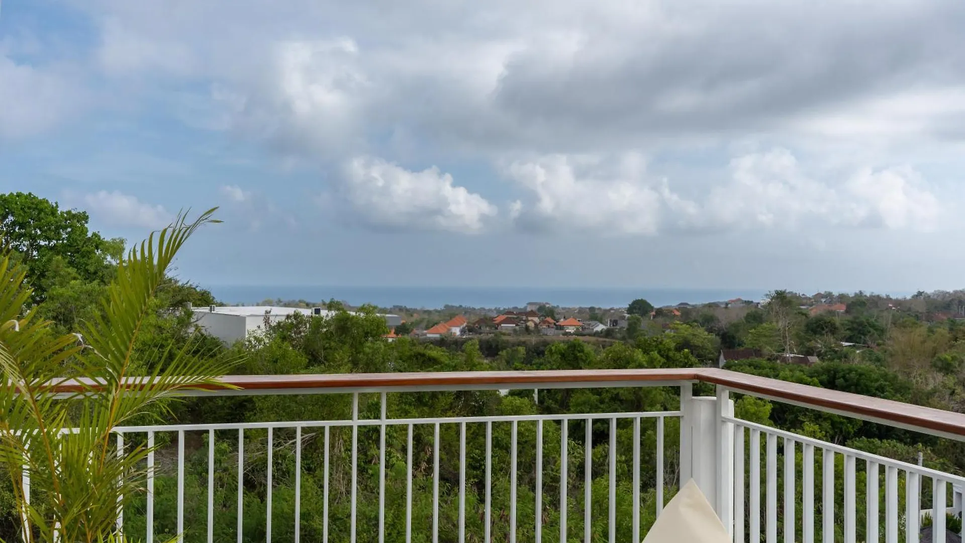 Uluwatu Villa Carina Bali - 4 Bedrooms With Ensuites, Rooftop Sunset Bar, Pool, Workstation, Quiet And Central Ungasan