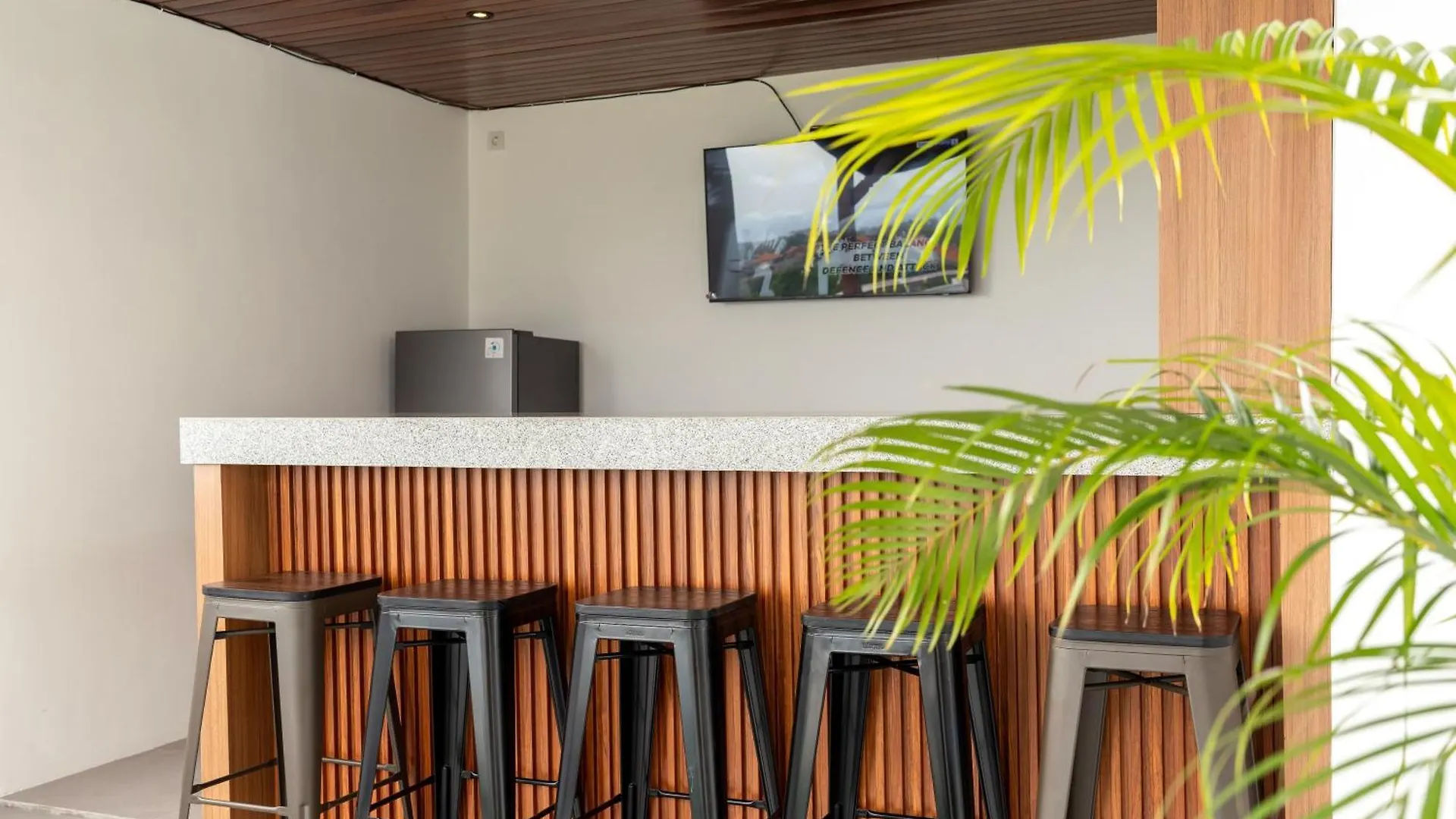 Uluwatu Villa Carina Bali - 4 Bedrooms With Ensuites, Rooftop Sunset Bar, Pool, Workstation, Quiet And Central Ungasan  0*, Ungasan (Bali) Indonesia