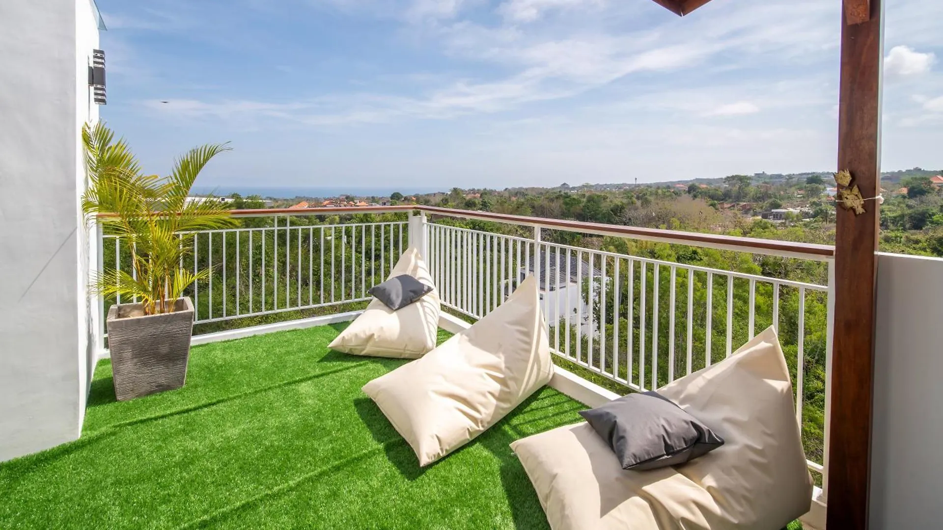 Uluwatu Villa Carina Bali - 4 Bedrooms With Ensuites, Rooftop Sunset Bar, Pool, Workstation, Quiet And Central Ungasan   Ungasan (Bali)