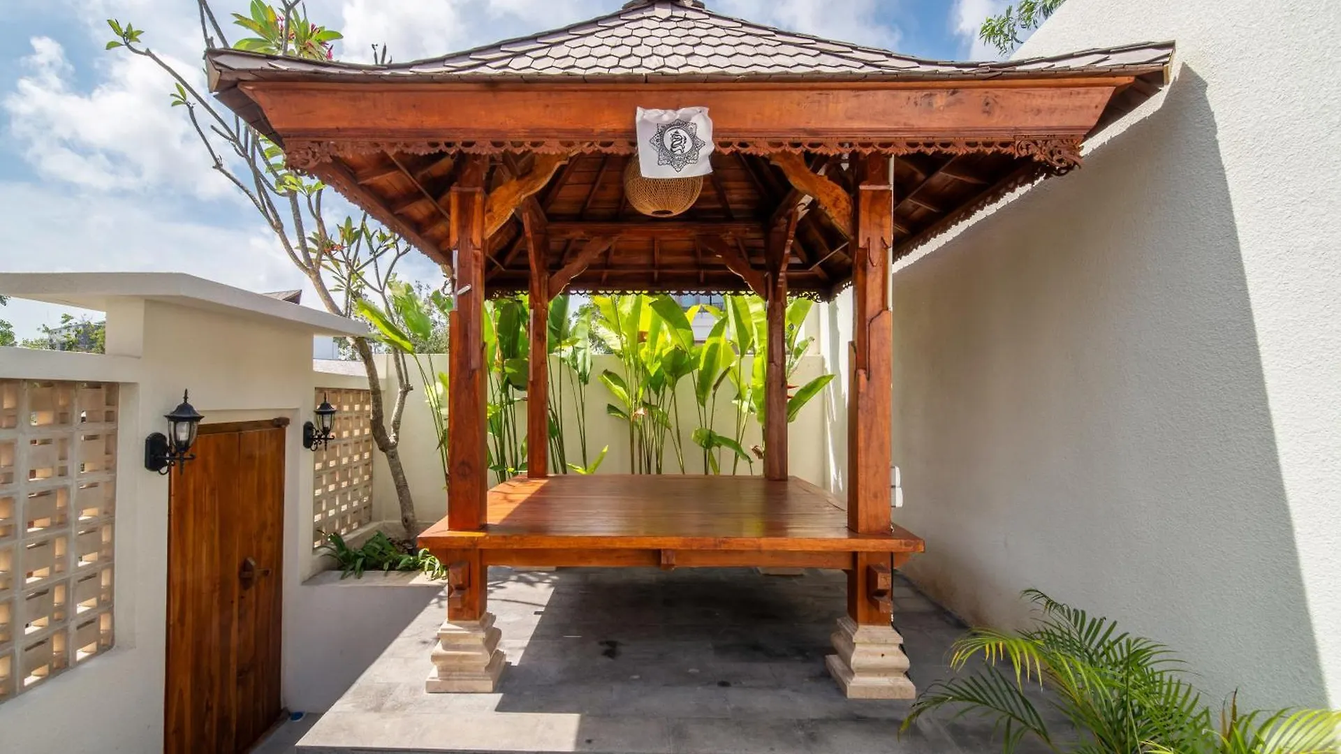 Uluwatu Villa Carina Bali - 4 Bedrooms With Ensuites, Rooftop Sunset Bar, Pool, Workstation, Quiet And Central Ungasan  Indonesia