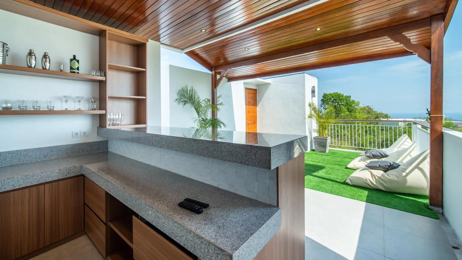 Uluwatu Villa Carina Bali - 4 Bedrooms With Ensuites, Rooftop Sunset Bar, Pool, Workstation, Quiet And Central Ungasan