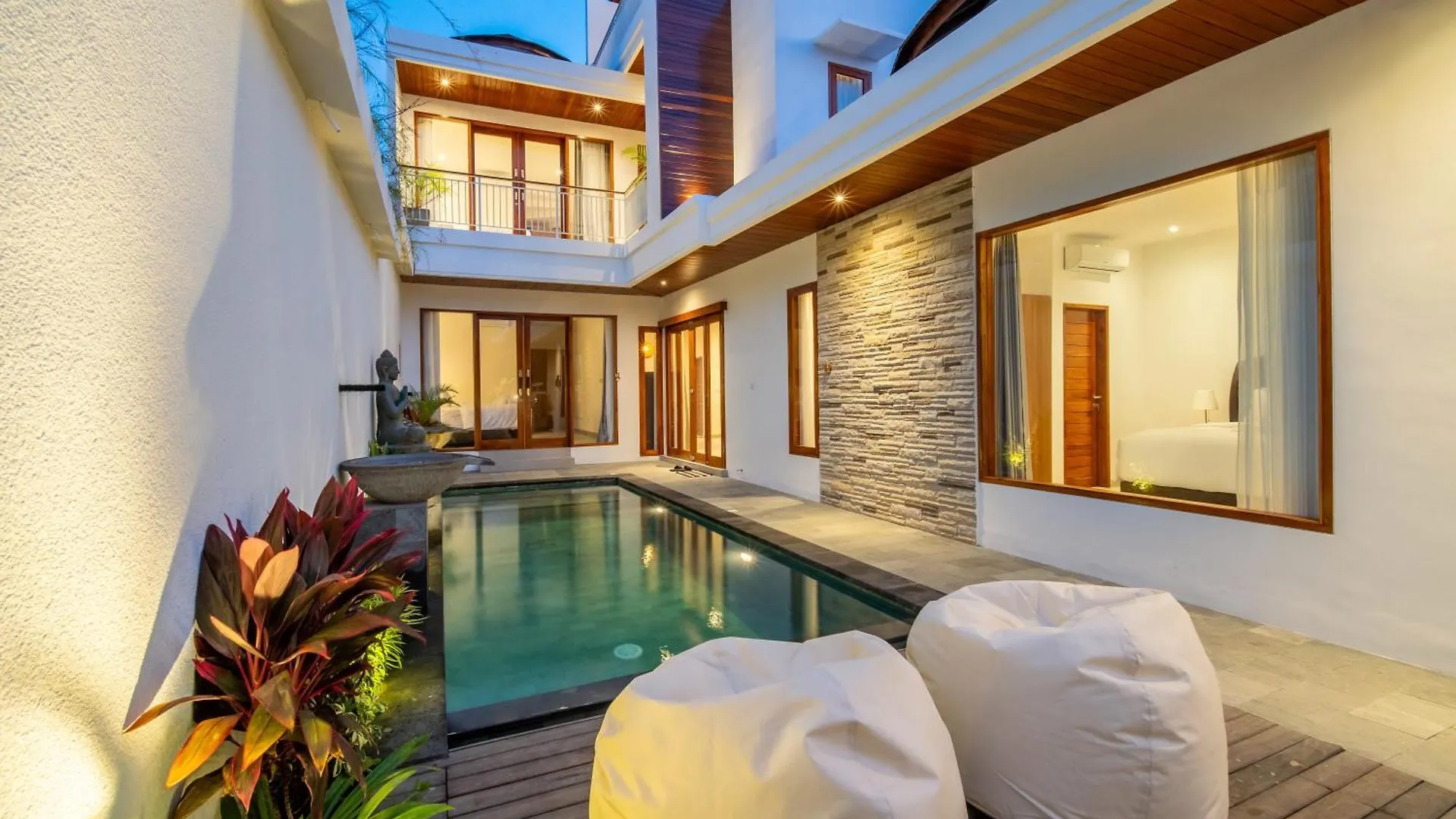 Uluwatu Villa Carina Bali - 4 Bedrooms With Ensuites, Rooftop Sunset Bar, Pool, Workstation, Quiet And Central Ungasan  Ungasan (Bali)