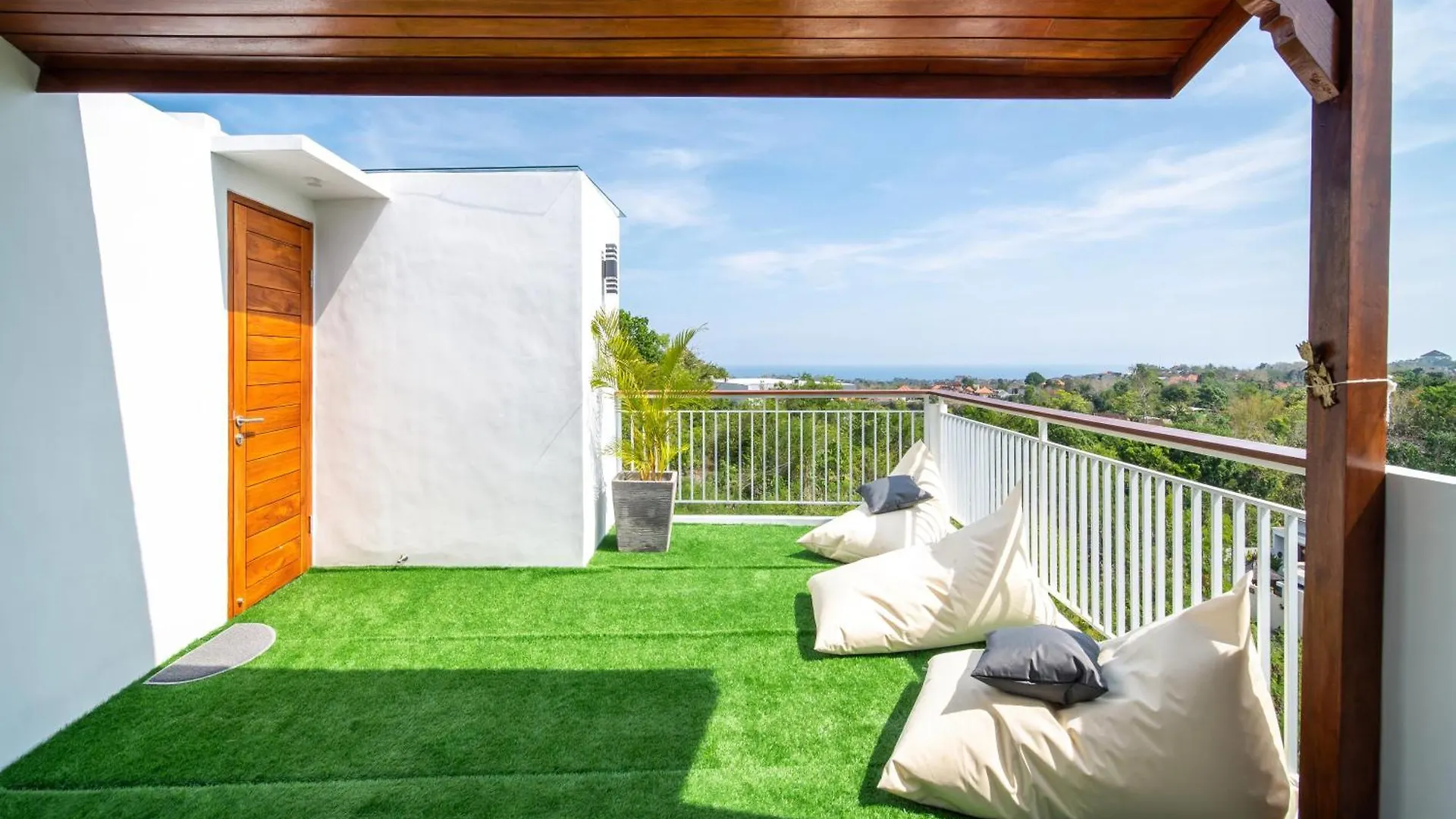 Uluwatu Villa Carina Bali - 4 Bedrooms With Ensuites, Rooftop Sunset Bar, Pool, Workstation, Quiet And Central Ungasan  0*, Ungasan (Bali)