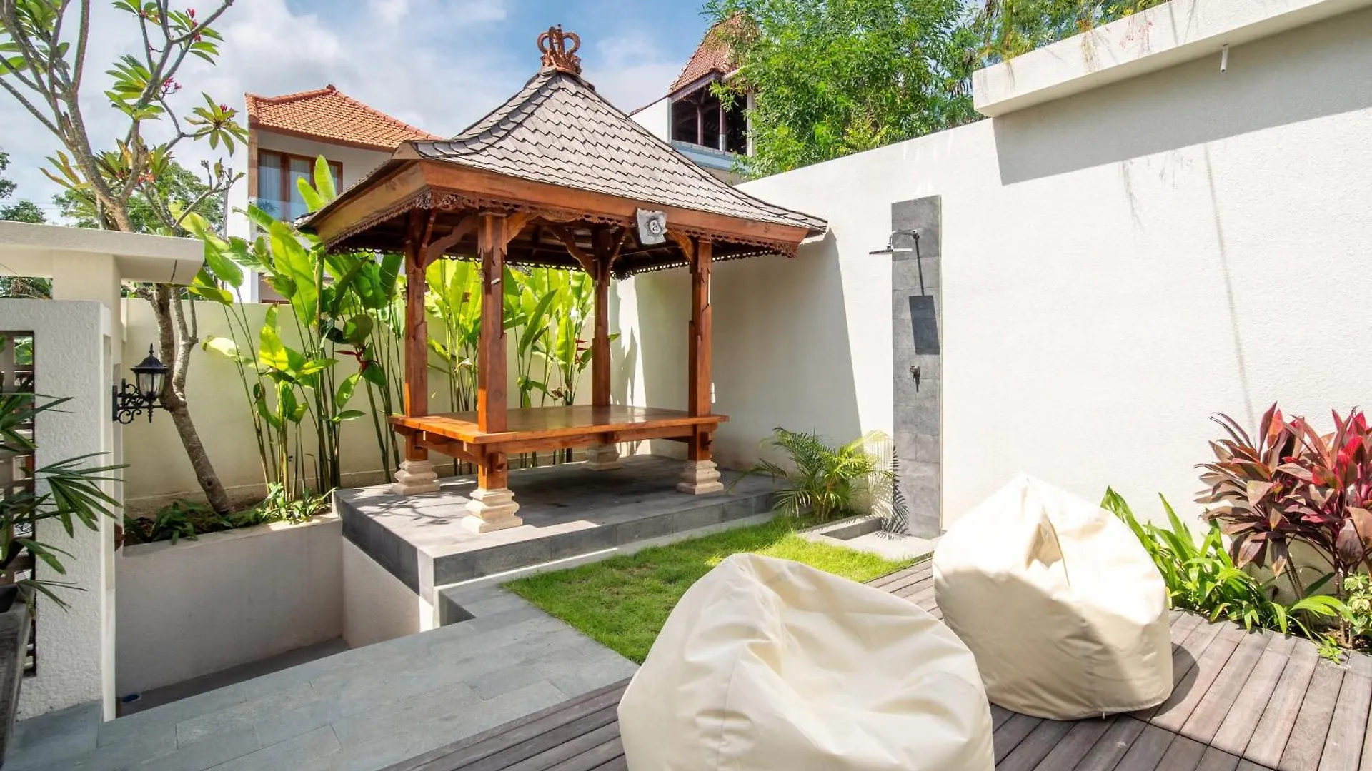 Uluwatu Villa Carina Bali - 4 Bedrooms With Ensuites, Rooftop Sunset Bar, Pool, Workstation, Quiet And Central Ungasan