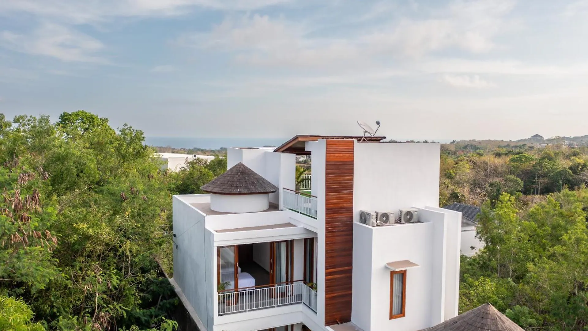 Uluwatu Villa Carina Bali - 4 Bedrooms With Ensuites, Rooftop Sunset Bar, Pool, Workstation, Quiet And Central Ungasan  Ungasan (Bali)