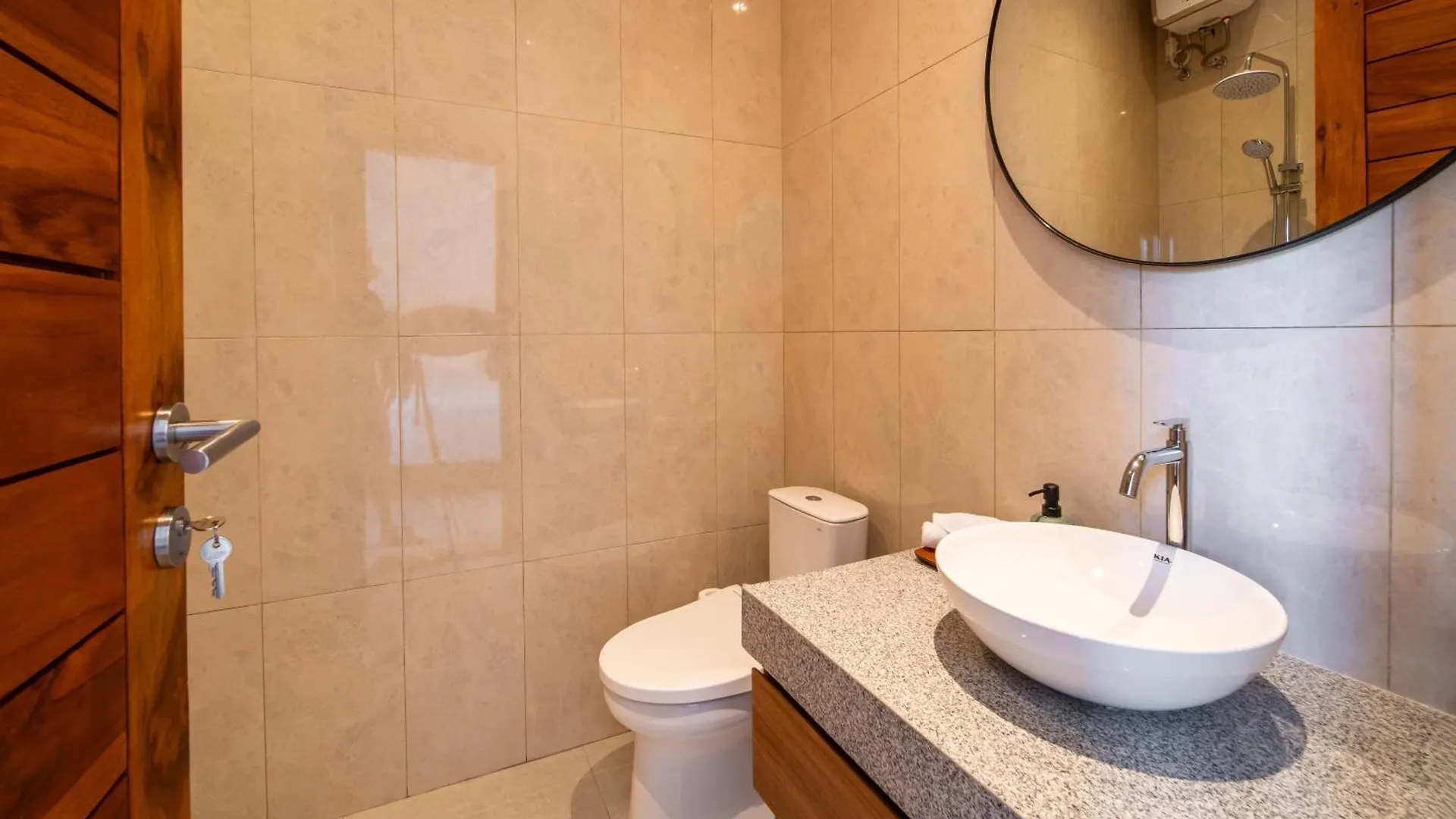 Uluwatu Villa Carina Bali - 4 Bedrooms With Ensuites, Rooftop Sunset Bar, Pool, Workstation, Quiet And Central Ungasan