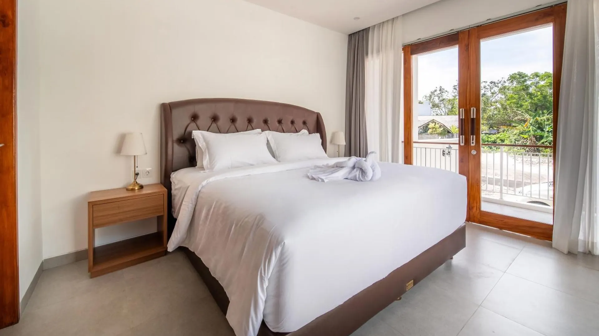 Uluwatu Villa Carina Bali - 4 Bedrooms With Ensuites, Rooftop Sunset Bar, Pool, Workstation, Quiet And Central Ungasan