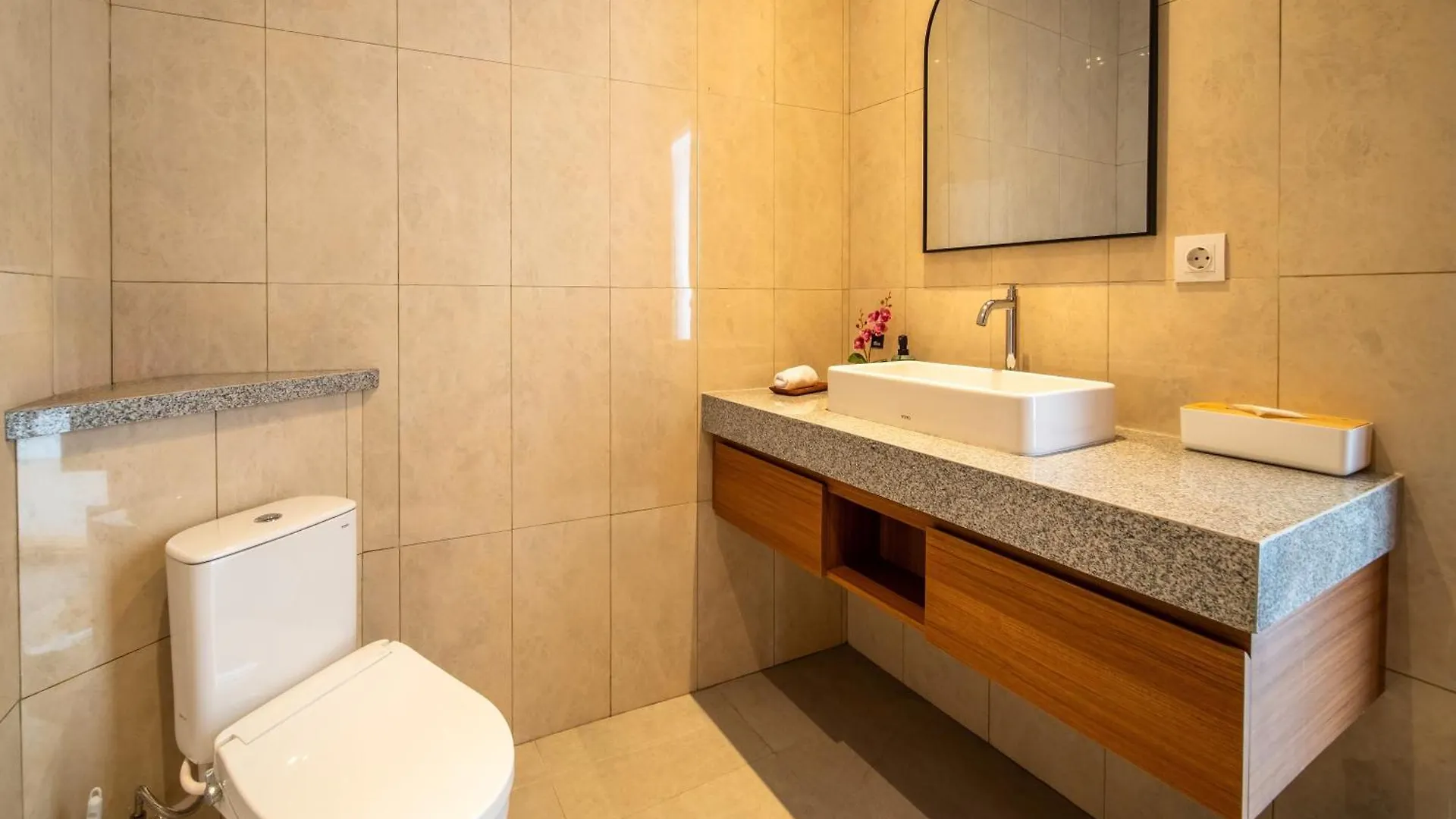 Uluwatu Villa Carina Bali - 4 Bedrooms With Ensuites, Rooftop Sunset Bar, Pool, Workstation, Quiet And Central Ungasan   Ungasan (Bali)
