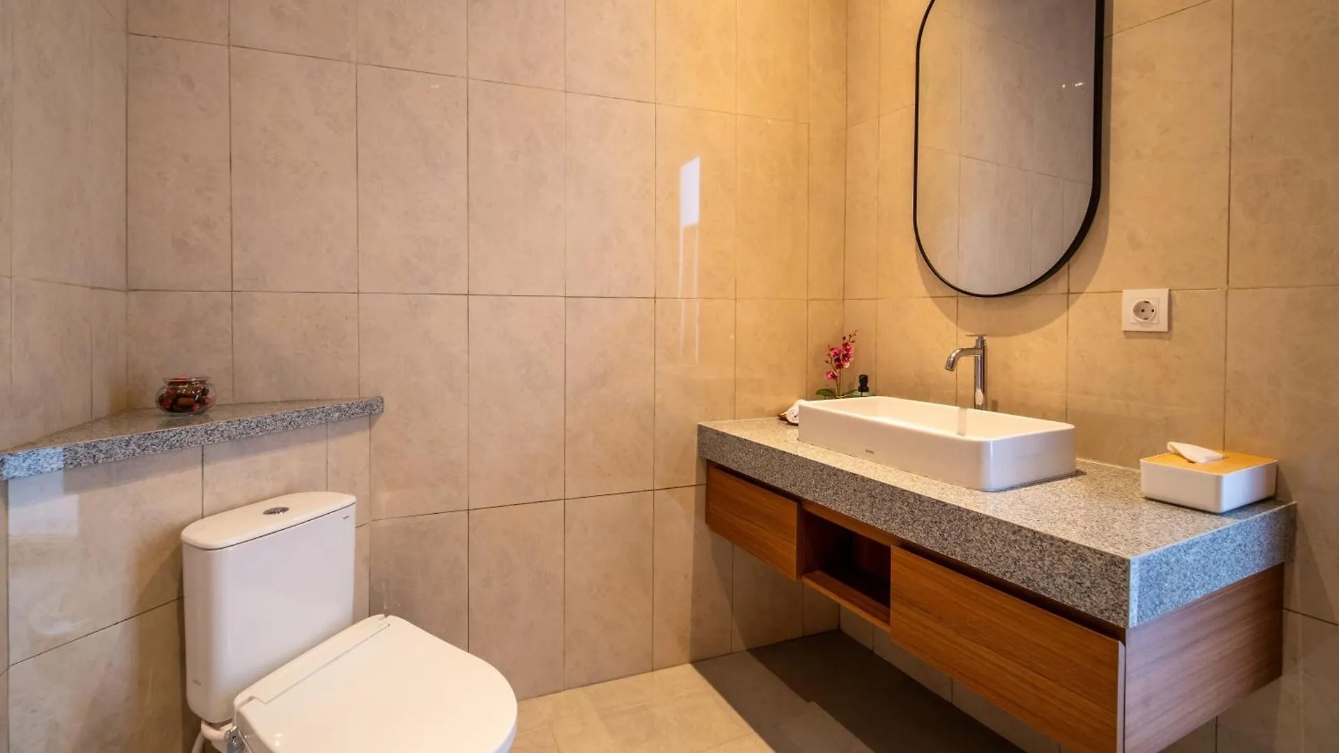 Uluwatu Villa Carina Bali - 4 Bedrooms With Ensuites, Rooftop Sunset Bar, Pool, Workstation, Quiet And Central Ungasan