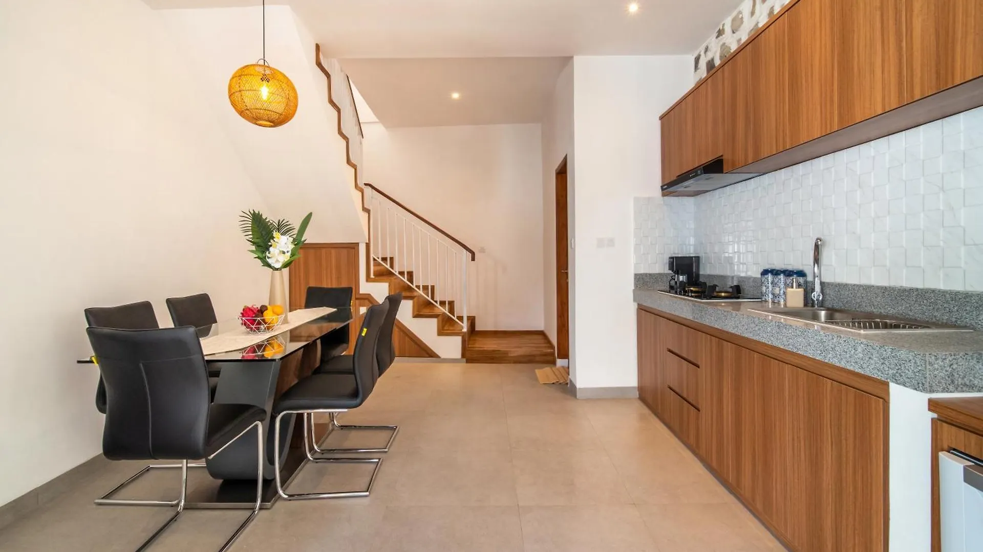 Uluwatu Villa Carina Bali - 4 Bedrooms With Ensuites, Rooftop Sunset Bar, Pool, Workstation, Quiet And Central Ungasan