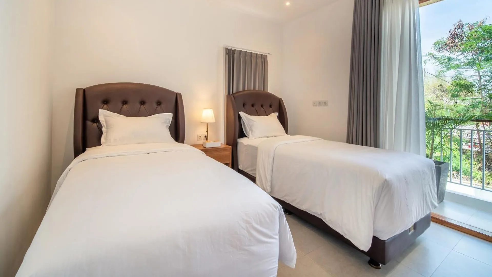 Uluwatu Villa Carina Bali - 4 Bedrooms With Ensuites, Rooftop Sunset Bar, Pool, Workstation, Quiet And Central Ungasan  0*, Ungasan (Bali) Indonesia