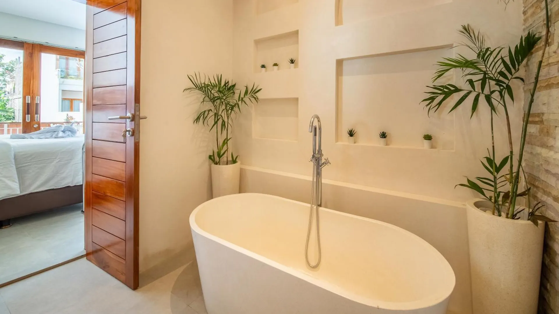 Uluwatu Villa Carina Bali - 4 Bedrooms With Ensuites, Rooftop Sunset Bar, Pool, Workstation, Quiet And Central Ungasan