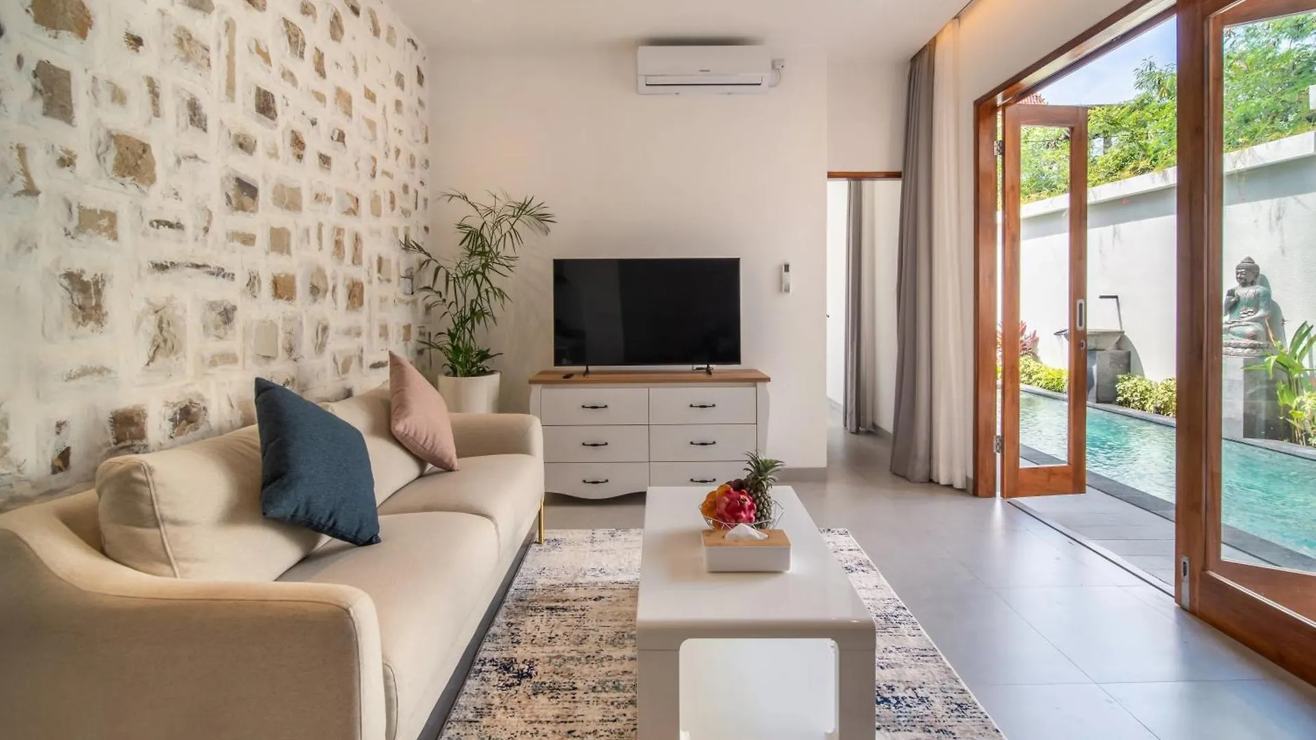 Uluwatu Villa Carina Bali - 4 Bedrooms With Ensuites, Rooftop Sunset Bar, Pool, Workstation, Quiet And Central Ungasan  Indonesia