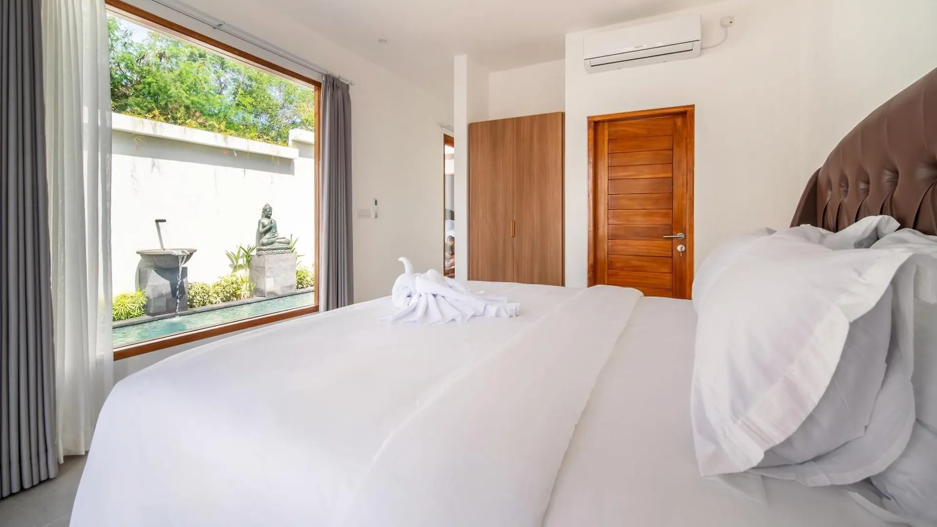 Uluwatu Villa Carina Bali - 4 Bedrooms With Ensuites, Rooftop Sunset Bar, Pool, Workstation, Quiet And Central Ungasan  0*, Ungasan (Bali) Indonesia