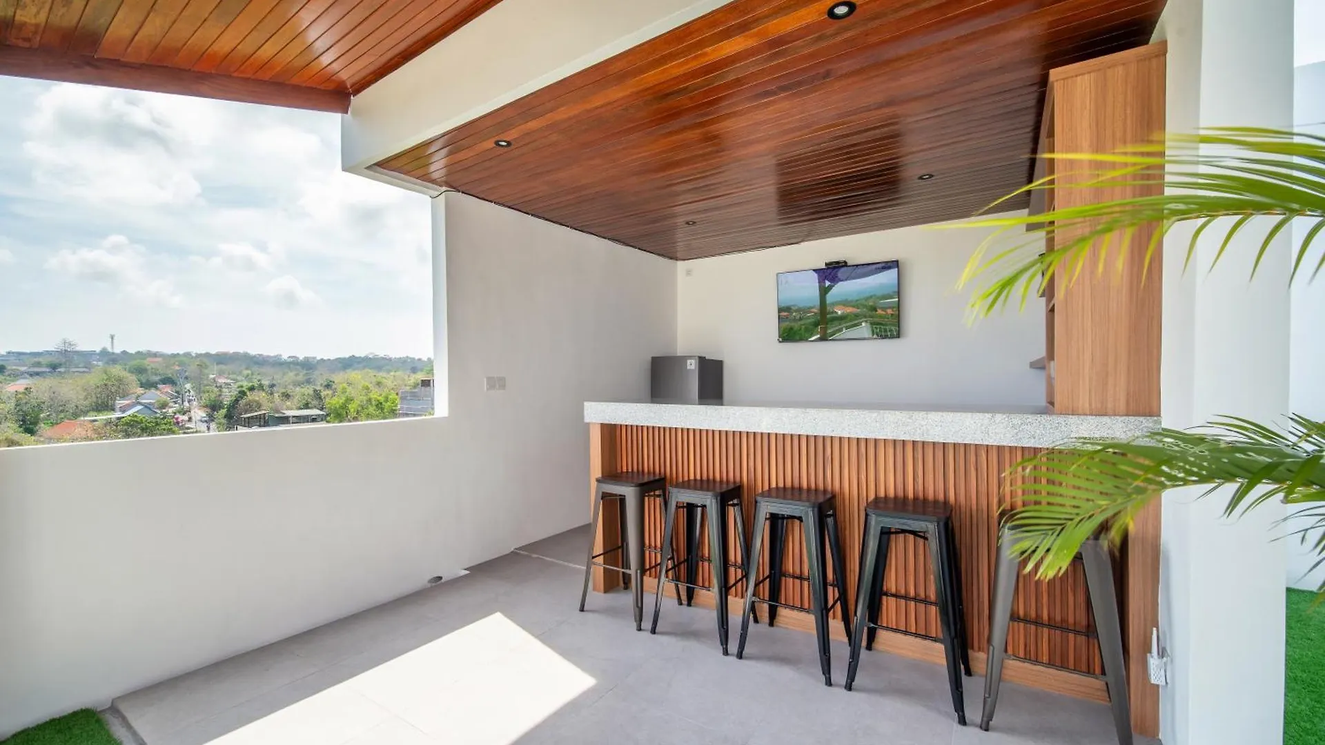 Uluwatu Villa Carina Bali - 4 Bedrooms With Ensuites, Rooftop Sunset Bar, Pool, Workstation, Quiet And Central Ungasan  Ungasan (Bali)