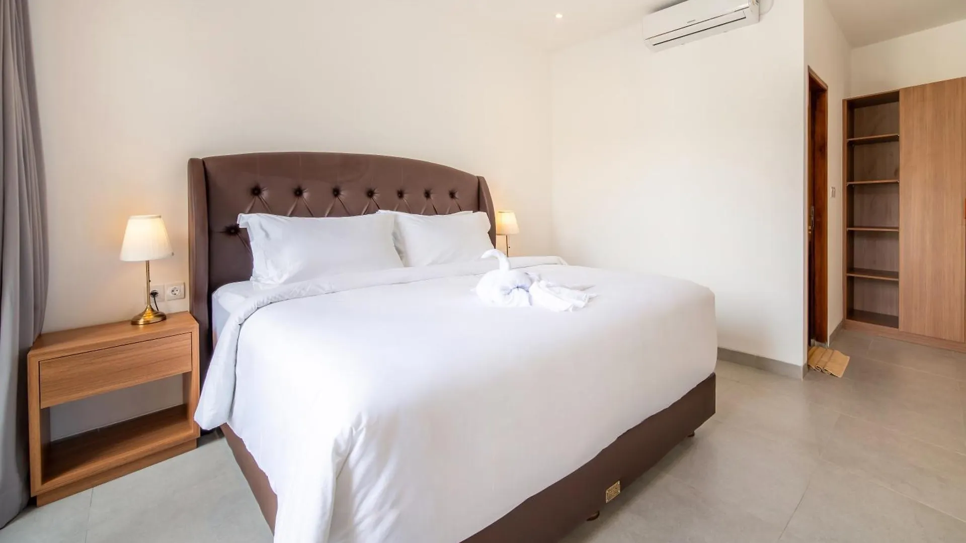 Uluwatu Villa Carina Bali - 4 Bedrooms With Ensuites, Rooftop Sunset Bar, Pool, Workstation, Quiet And Central Ungasan  0*, Ungasan (Bali)