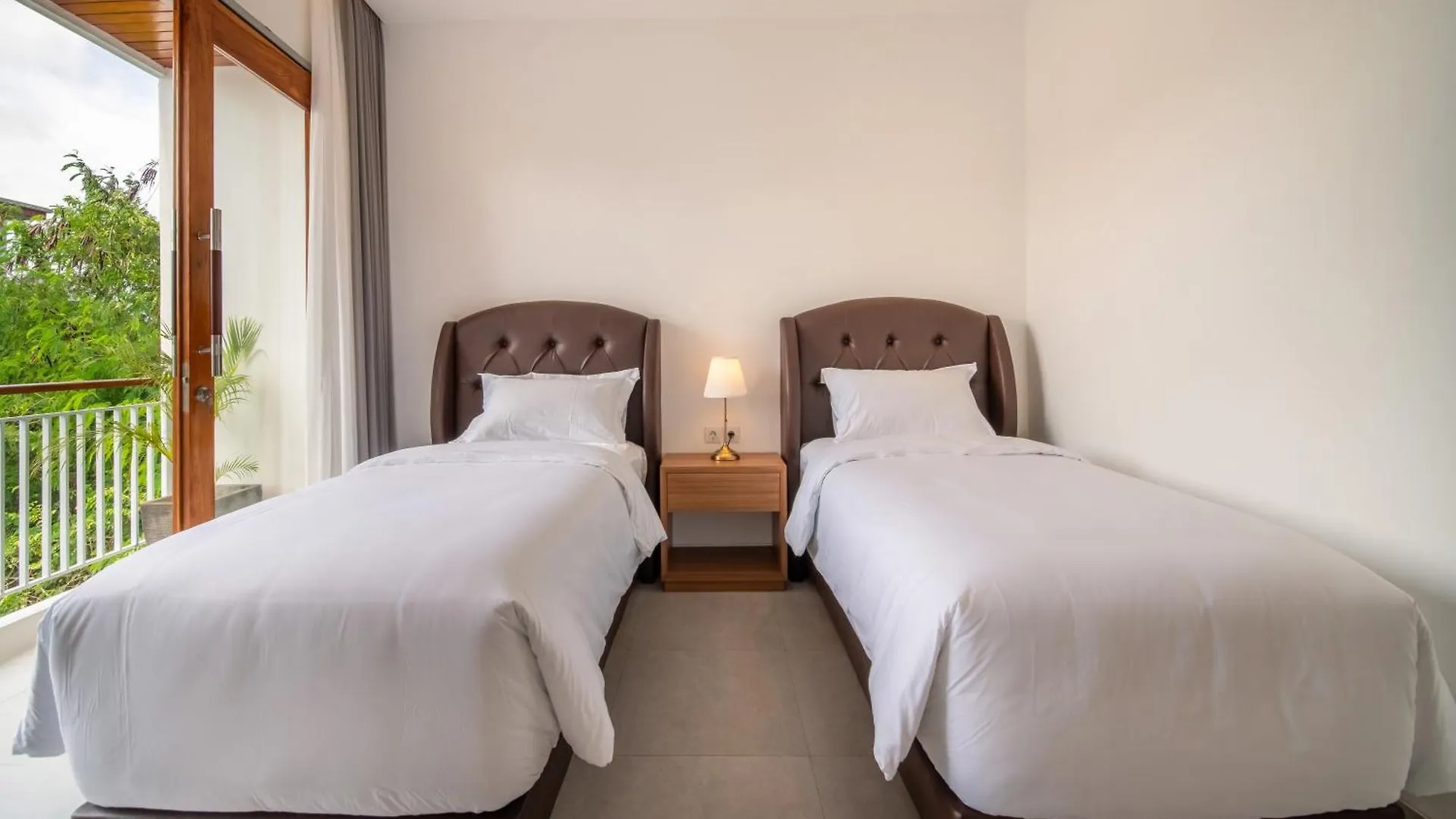 Uluwatu Villa Carina Bali - 4 Bedrooms With Ensuites, Rooftop Sunset Bar, Pool, Workstation, Quiet And Central Ungasan