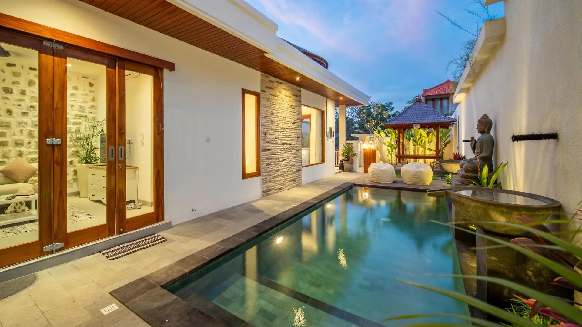 Uluwatu Villa Carina Bali - 4 Bedrooms With Ensuites, Rooftop Sunset Bar, Pool, Workstation, Quiet And Central Ungasan