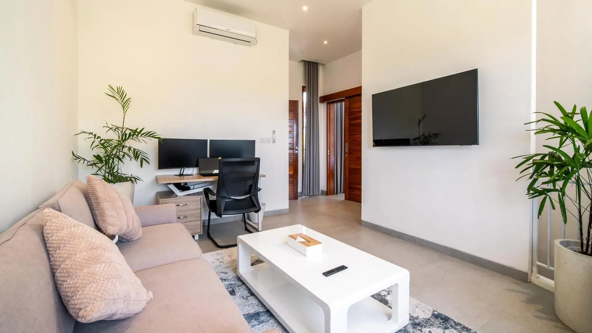 Uluwatu Villa Carina Bali - 4 Bedrooms With Ensuites, Rooftop Sunset Bar, Pool, Workstation, Quiet And Central Ungasan  Indonesia