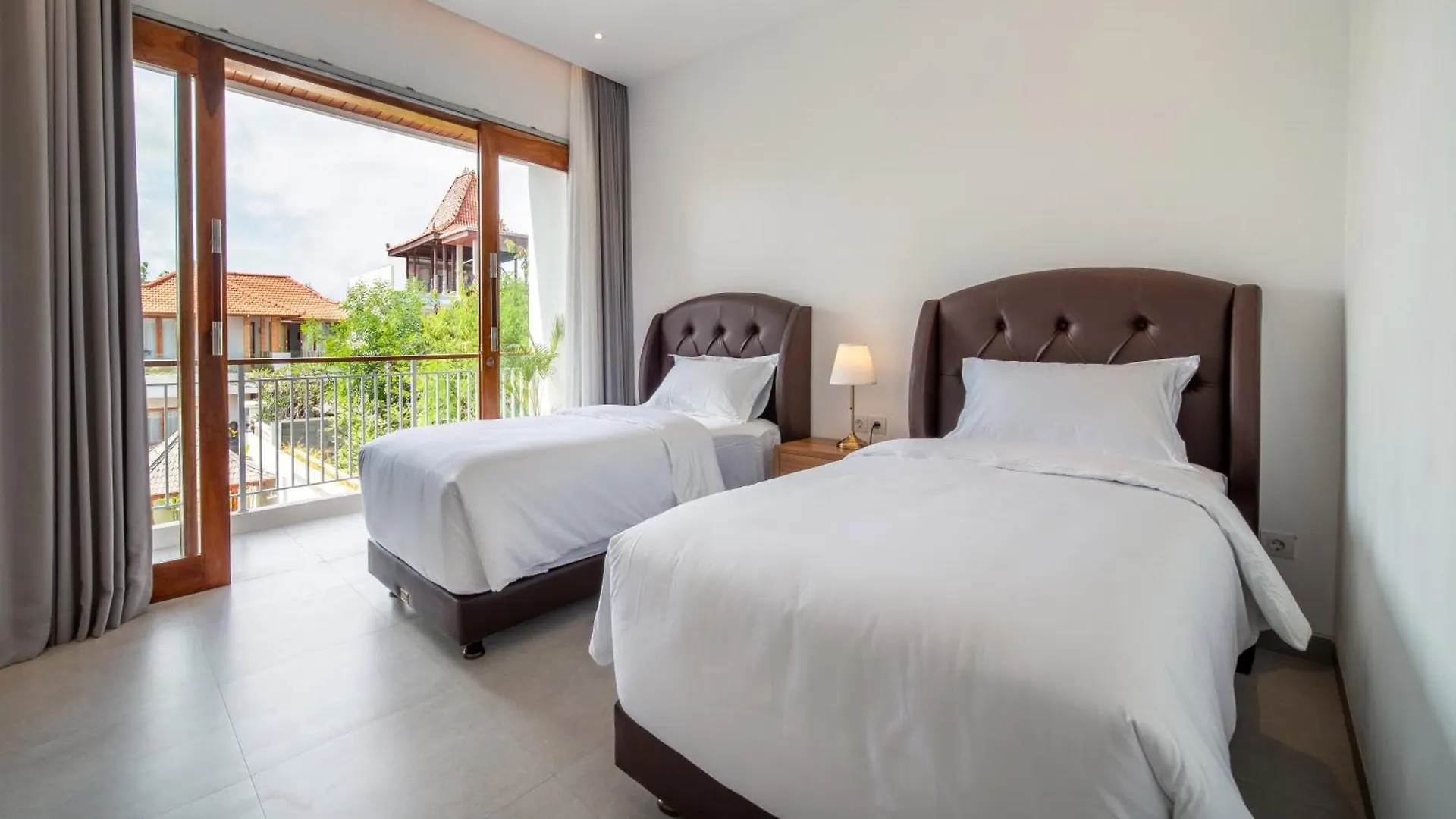 Uluwatu Villa Carina Bali - 4 Bedrooms With Ensuites, Rooftop Sunset Bar, Pool, Workstation, Quiet And Central Ungasan  Indonesia